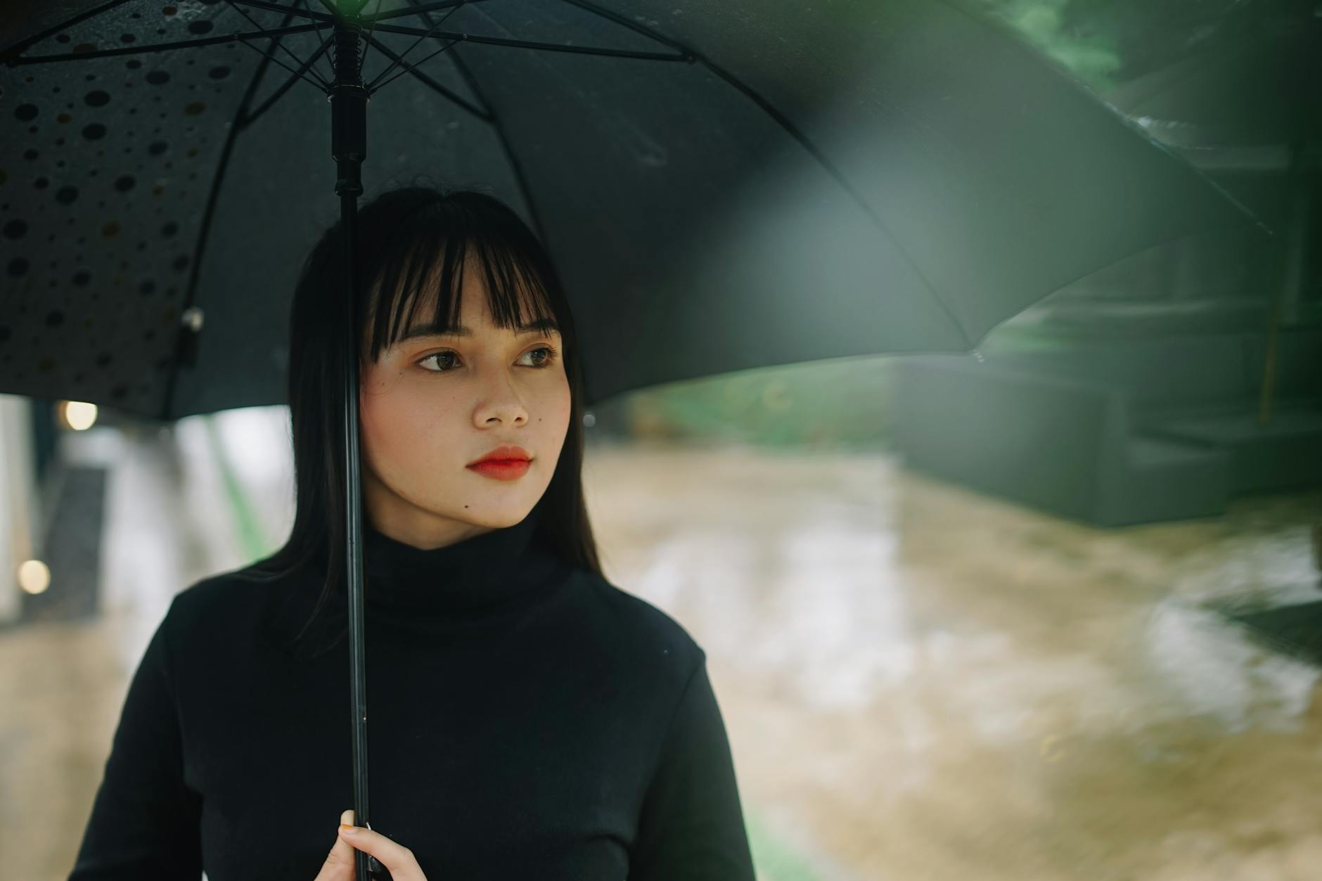 ジメジメ気分を吹き飛ばせ!梅雨の季節こそ、読書で心と体をリフレッシュ